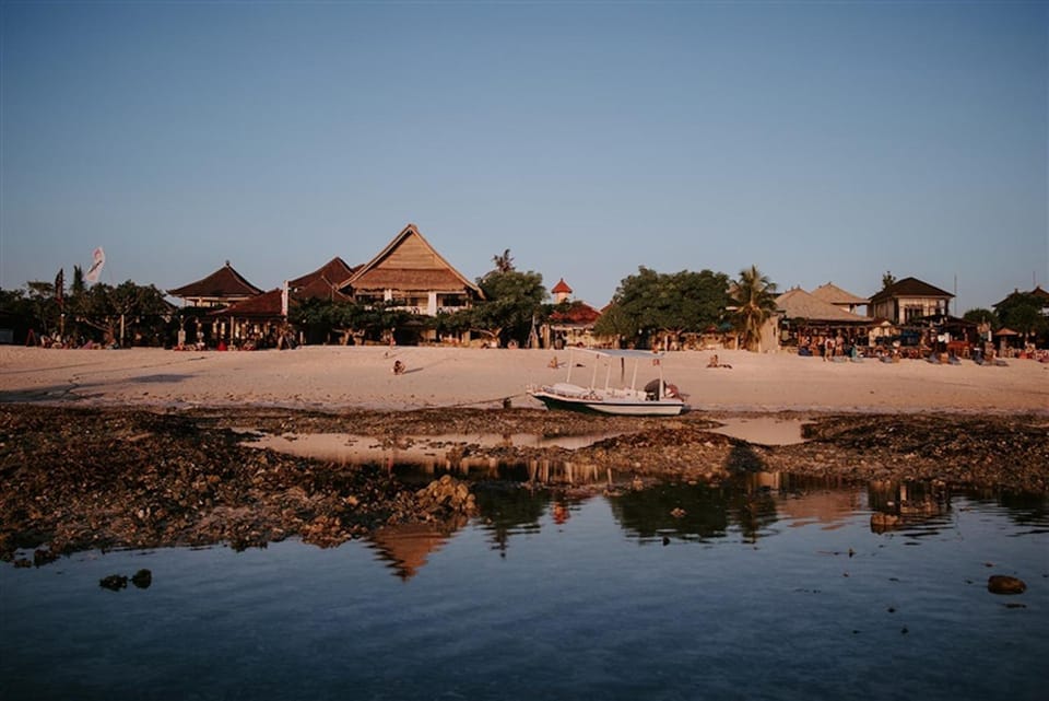 Neighbourhood, Beach