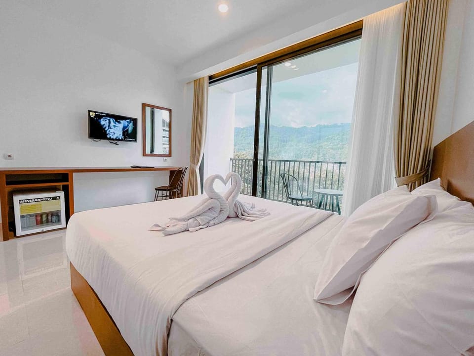 Bed, TV and multimedia, Mountain view