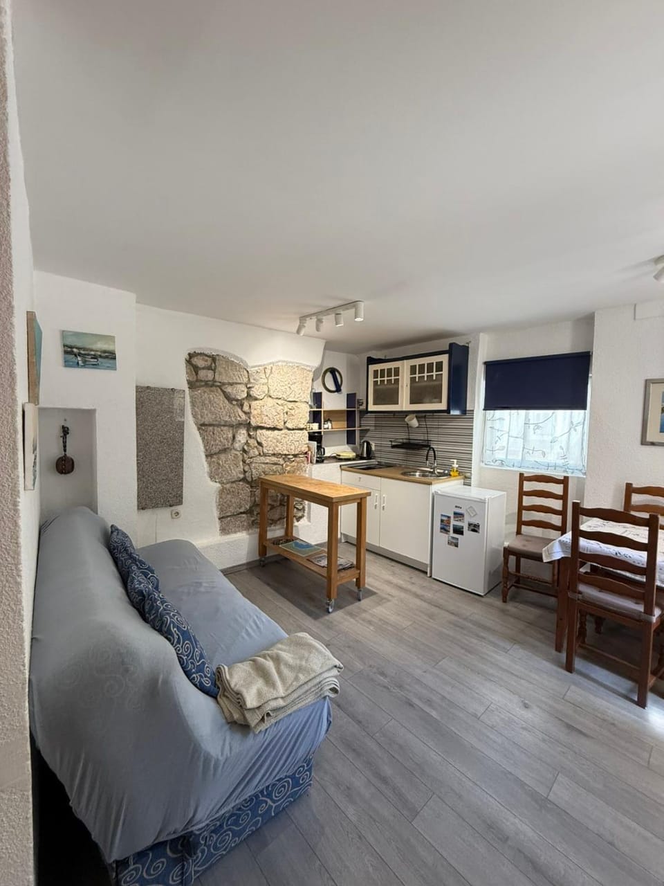 Kitchen or kitchenette, Living room, Seating area, Dining area, pet friendly, stove