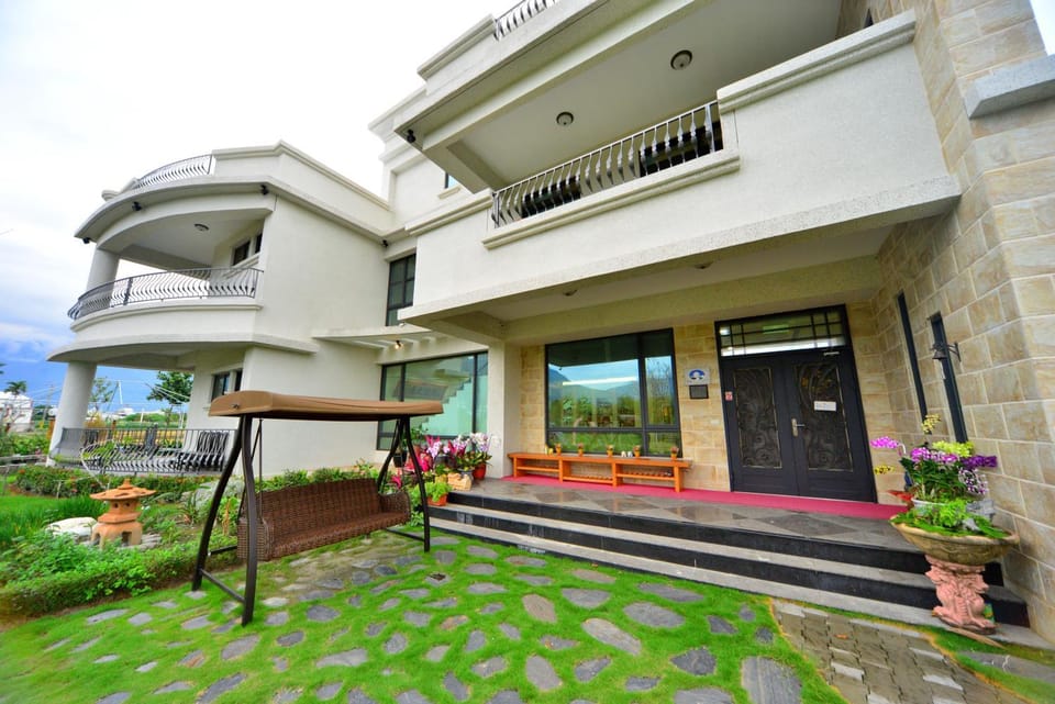 Property building, Patio, Spring, Day, Garden, View (from property/room), Balcony/Terrace, Garden view