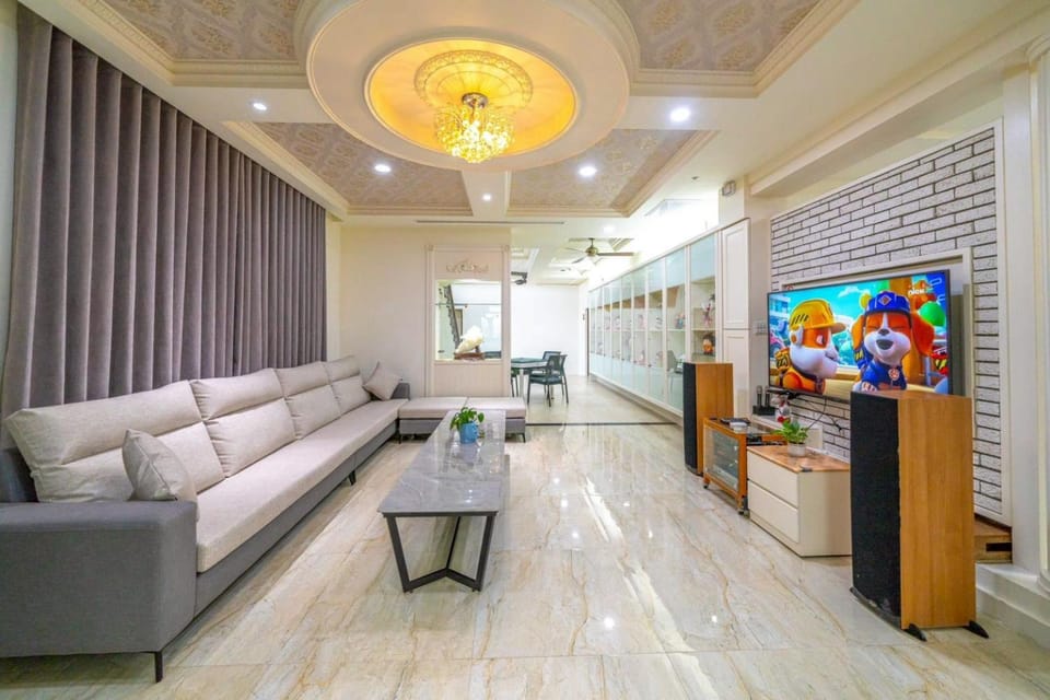 TV and multimedia, Kitchen or kitchenette, Living room, Seating area