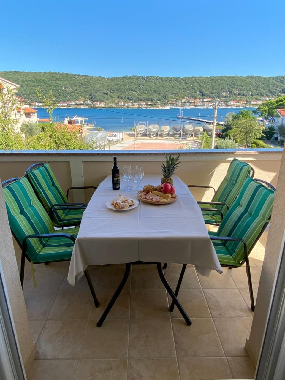 View (from property/room), Dining area, Sea view