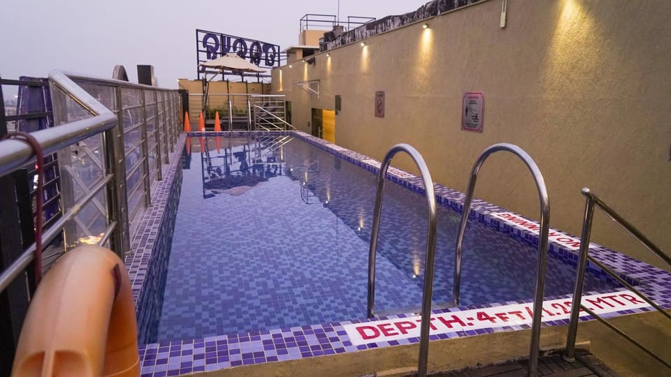 Pool view, Swimming pool