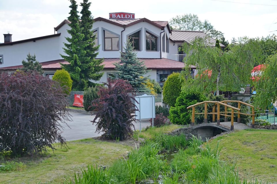 Property building, Garden, Balcony/Terrace
