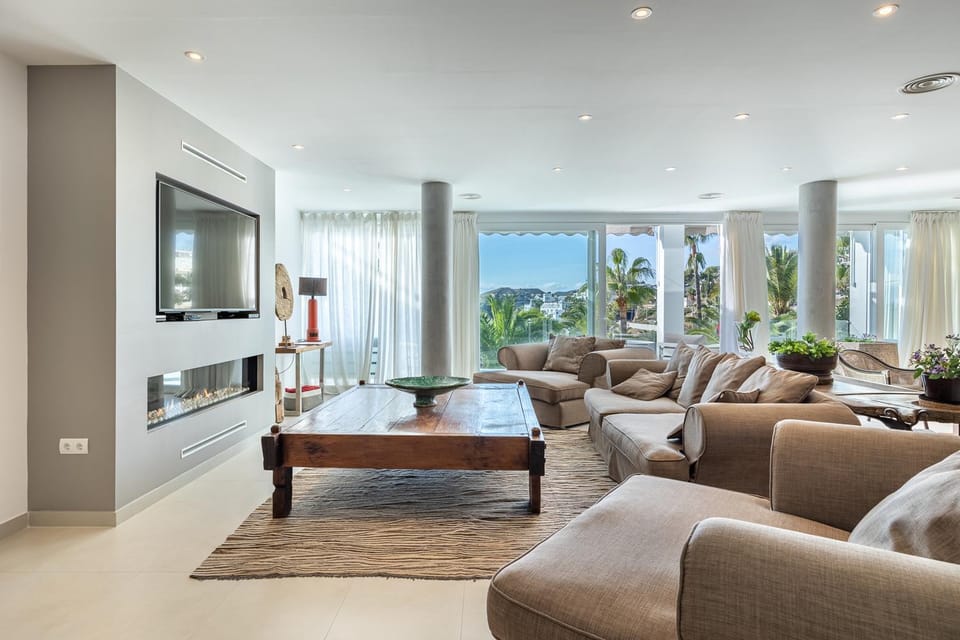 Communal lounge/ TV room