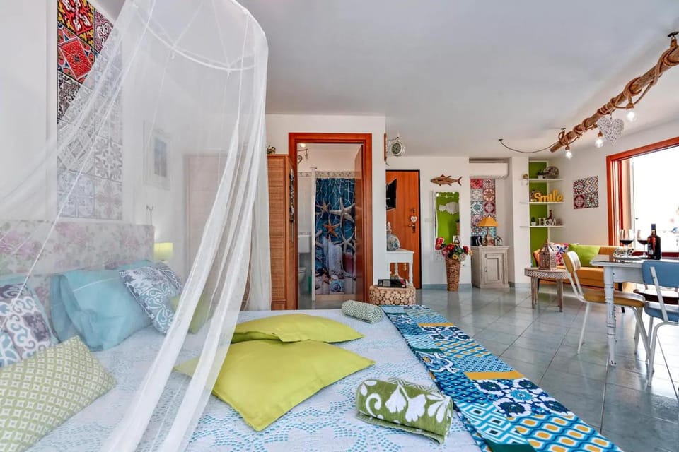 Bed, Photo of the whole room