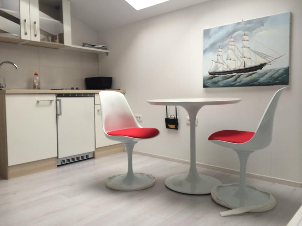 Kitchen or kitchenette, Seating area