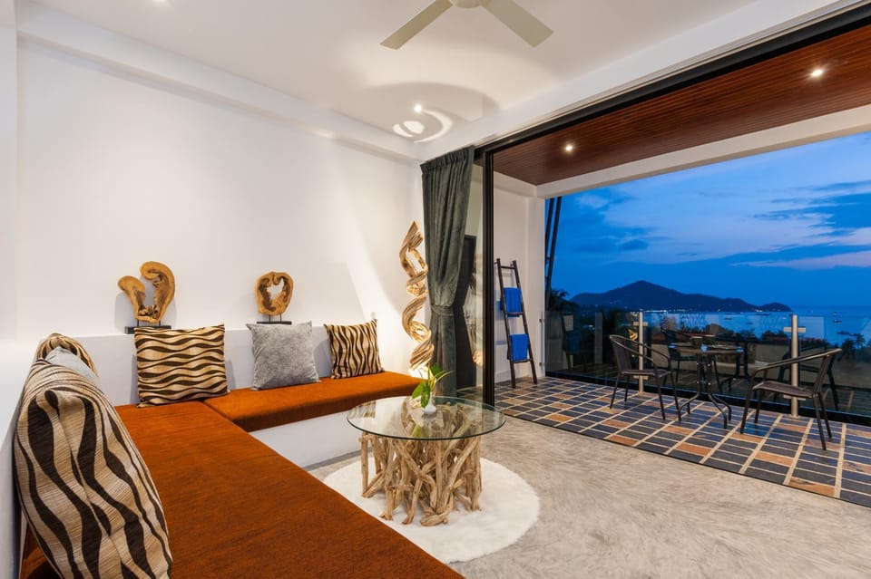 Balcony/Terrace, Decorative detail, Seating area, Dining area, Sea view