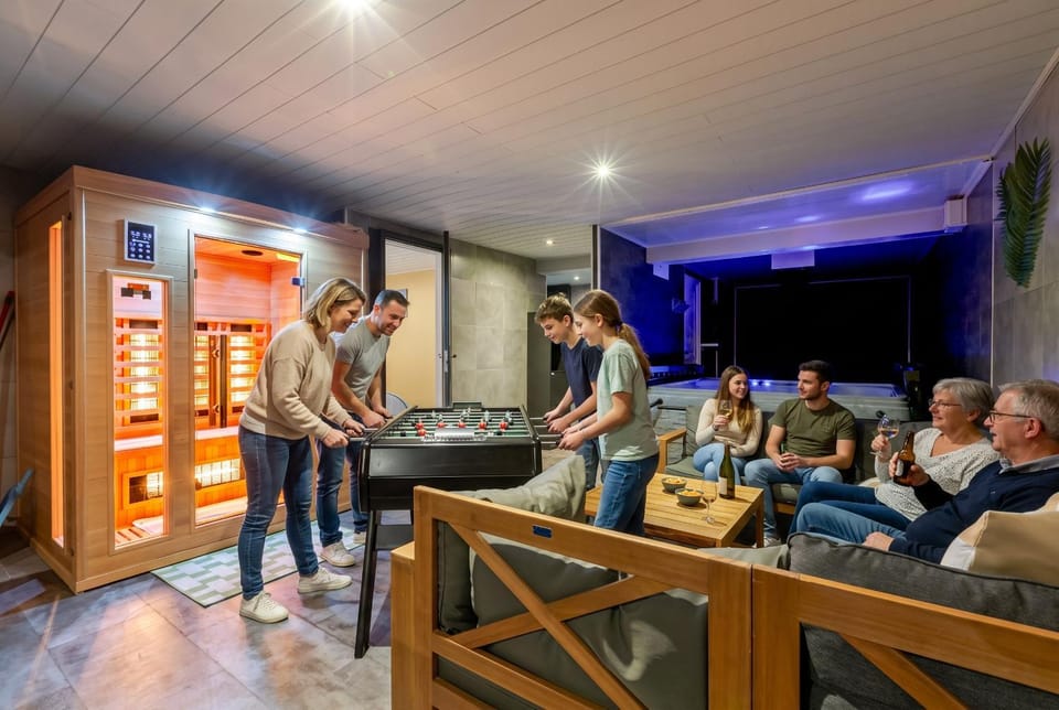 Game Room, Hot Tub, Sauna