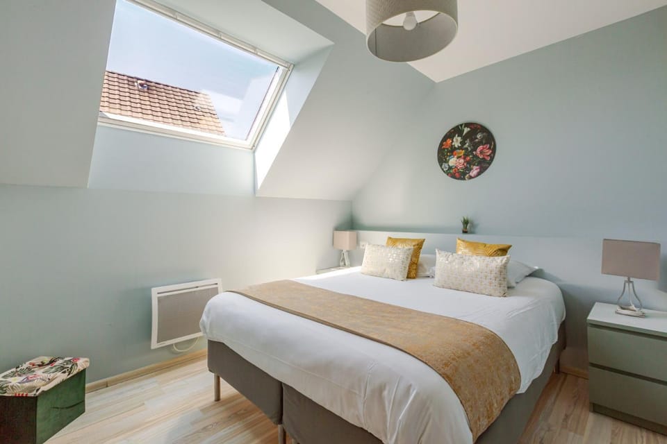 Bed, Bedroom