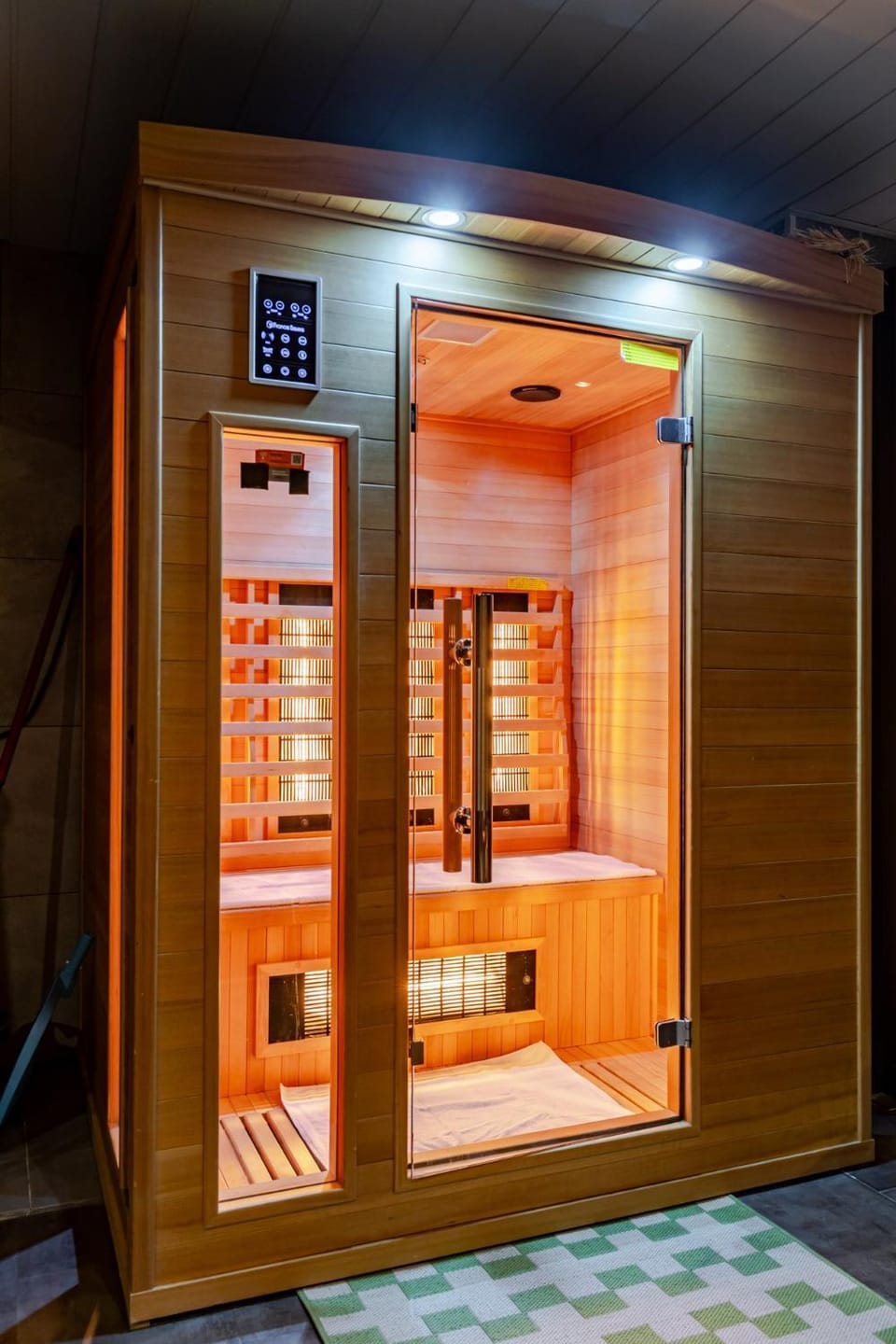 Hot Tub, Sauna