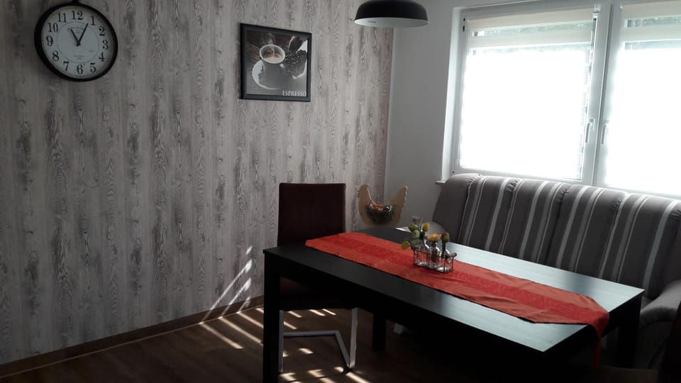 Seating area, Dining area