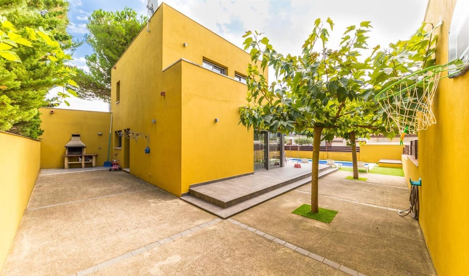 Property building, BBQ facilities