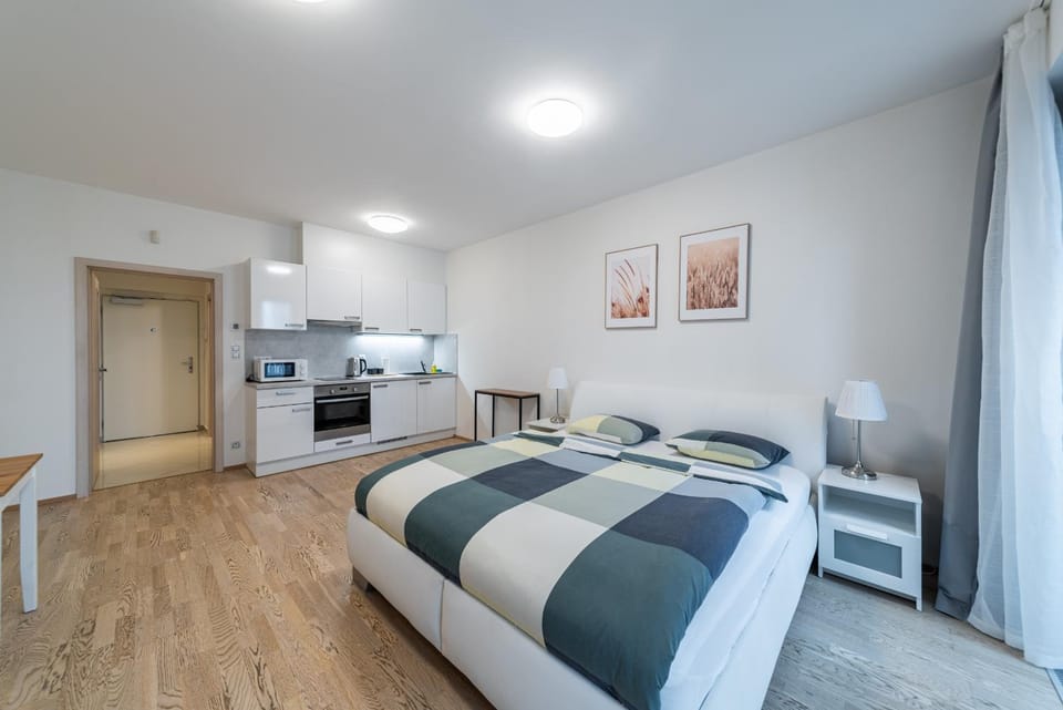 Bed, Kitchen or kitchenette, microwave