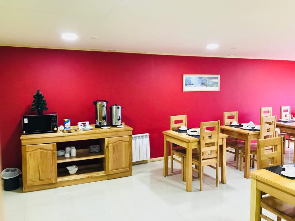 Coffee/tea facilities, Dining area, Food