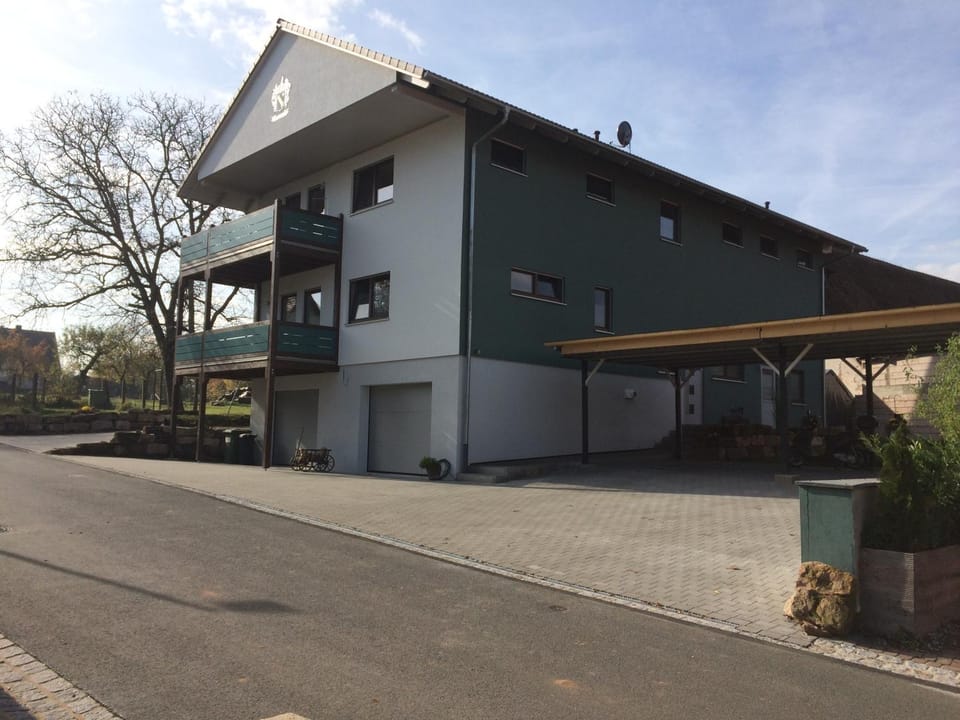 Facade/entrance
