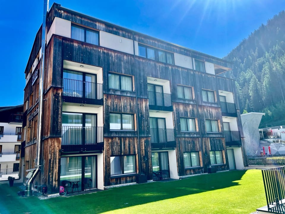 Property building, Balcony/Terrace