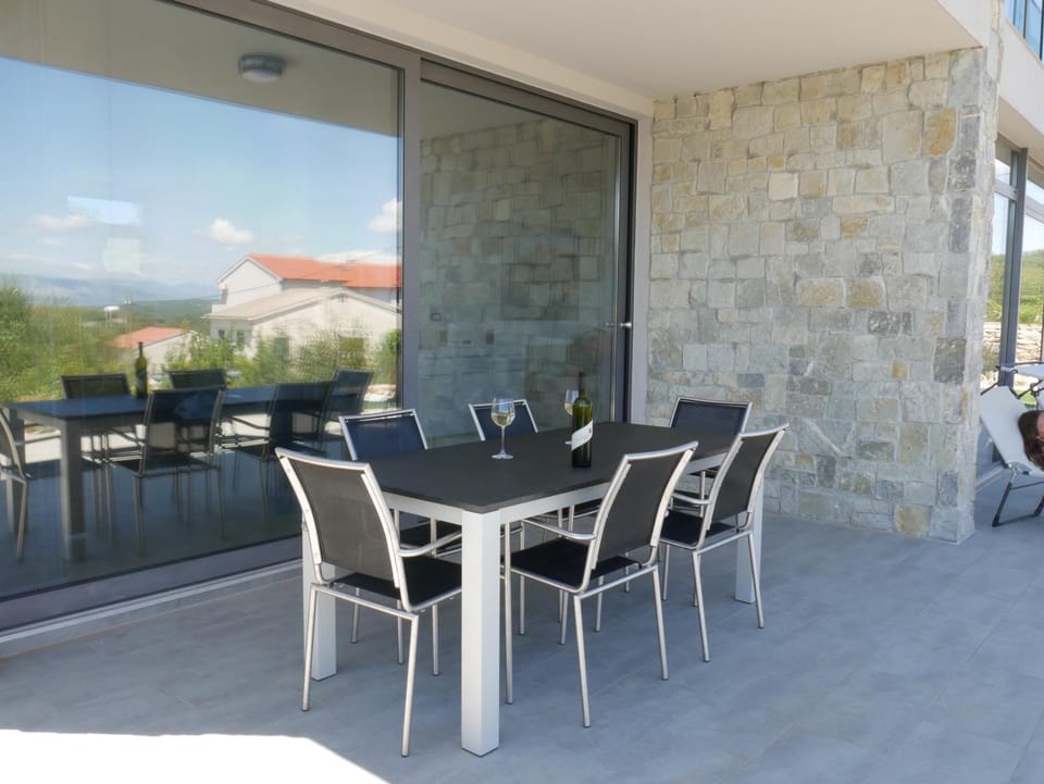 Restaurant/places to eat, Balcony/Terrace
