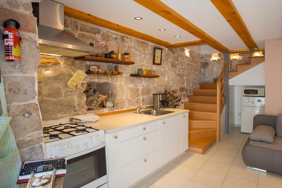 Kitchen or kitchenette, Living room, On site
