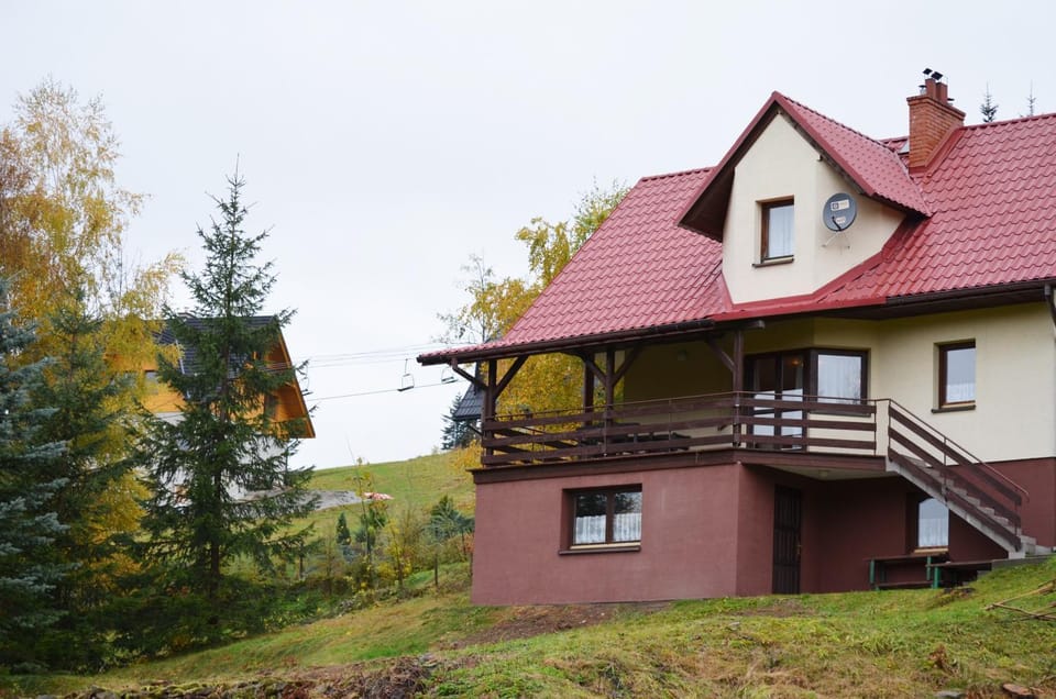 Nearby landmark, Facade/entrance, Neighbourhood, Skiing, Landmark view