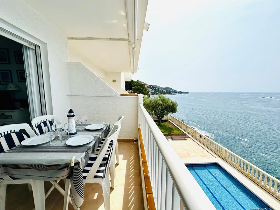 Mediterraneo B 2-6 2048 Apartment in Roses