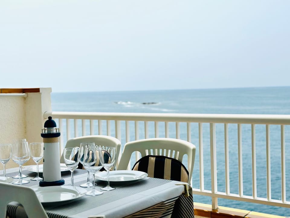 Mediterraneo B 2-6 2048 Apartment in Roses