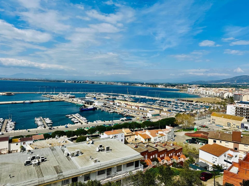 Global Immo 3017 Monaco Apartment in Roses