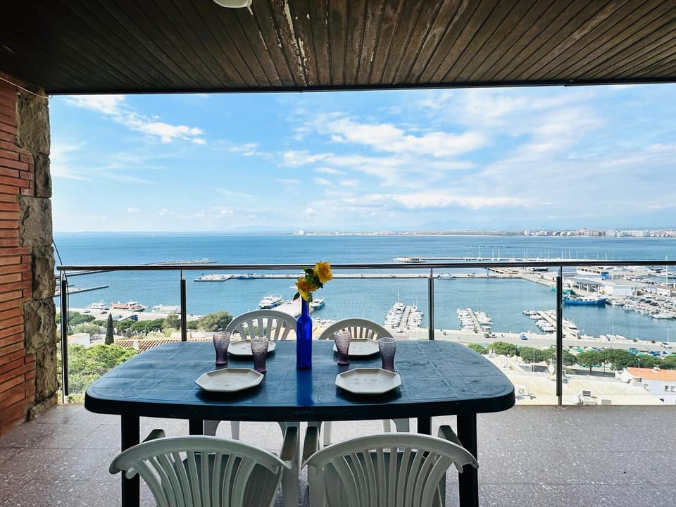 Global Immo 3017 Monaco Apartment in Roses