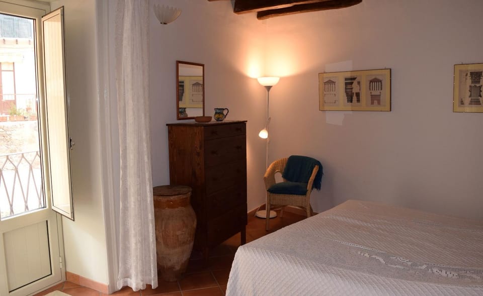 Seating area, Bedroom