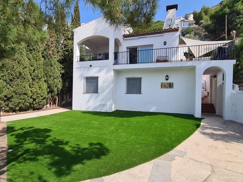 Global Immo 8002 Los Torrinos House in Roses