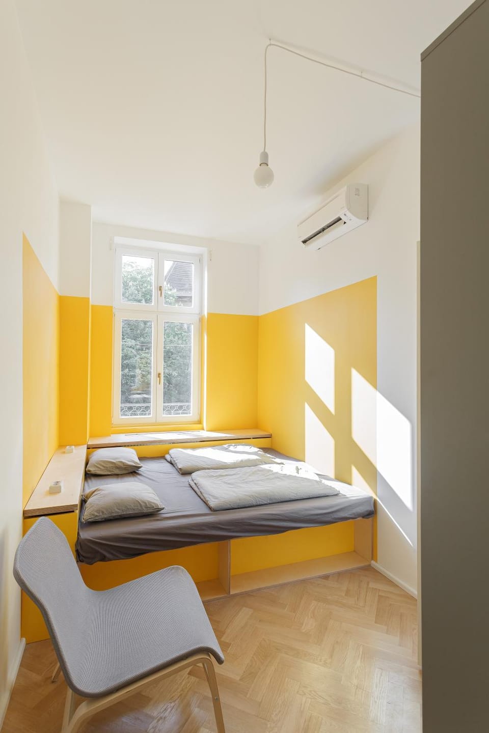 Bed, Bedroom, Garden view