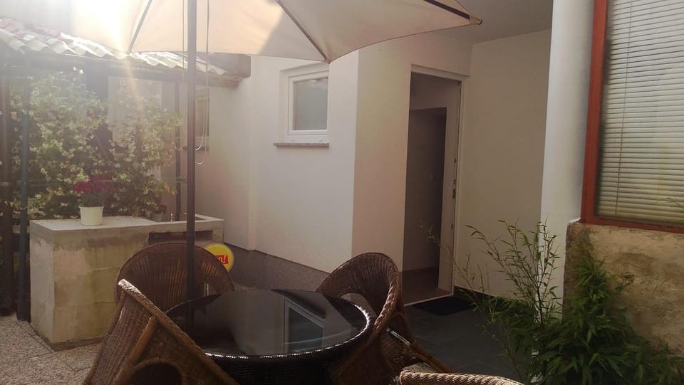 Patio, Facade/entrance