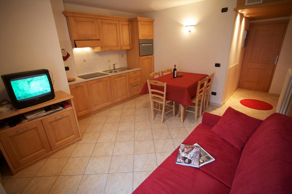 Kitchen or kitchenette, Living room, On site, Seasons, Time of day