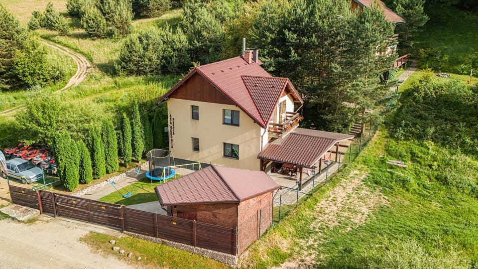 Casa Georgea House in Brașov County