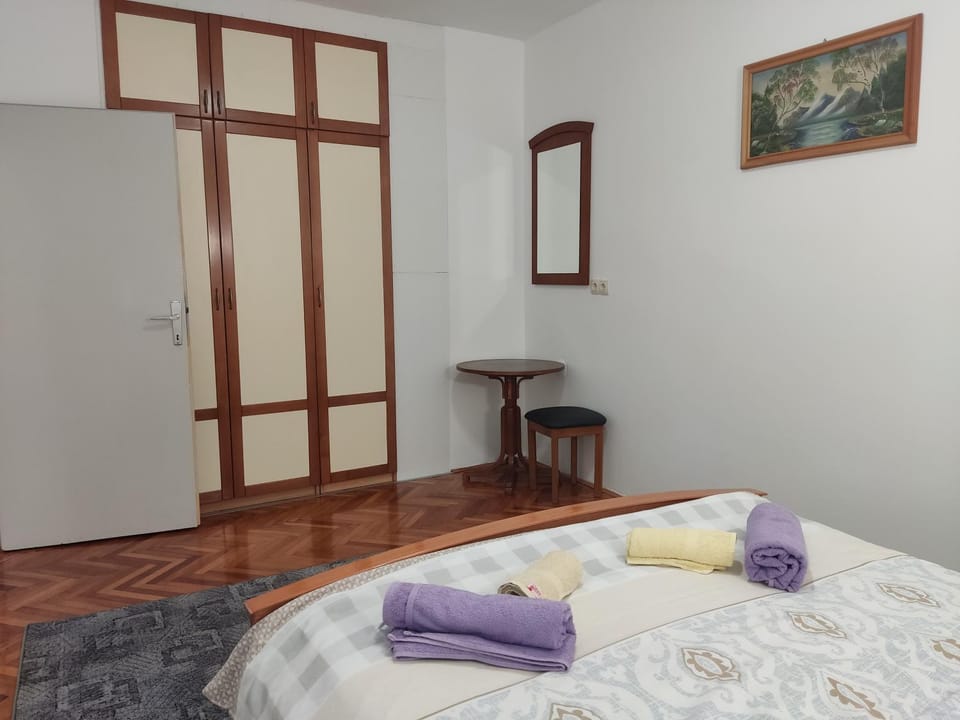 Bed, Photo of the whole room, Bedroom, towels, wardrobe
