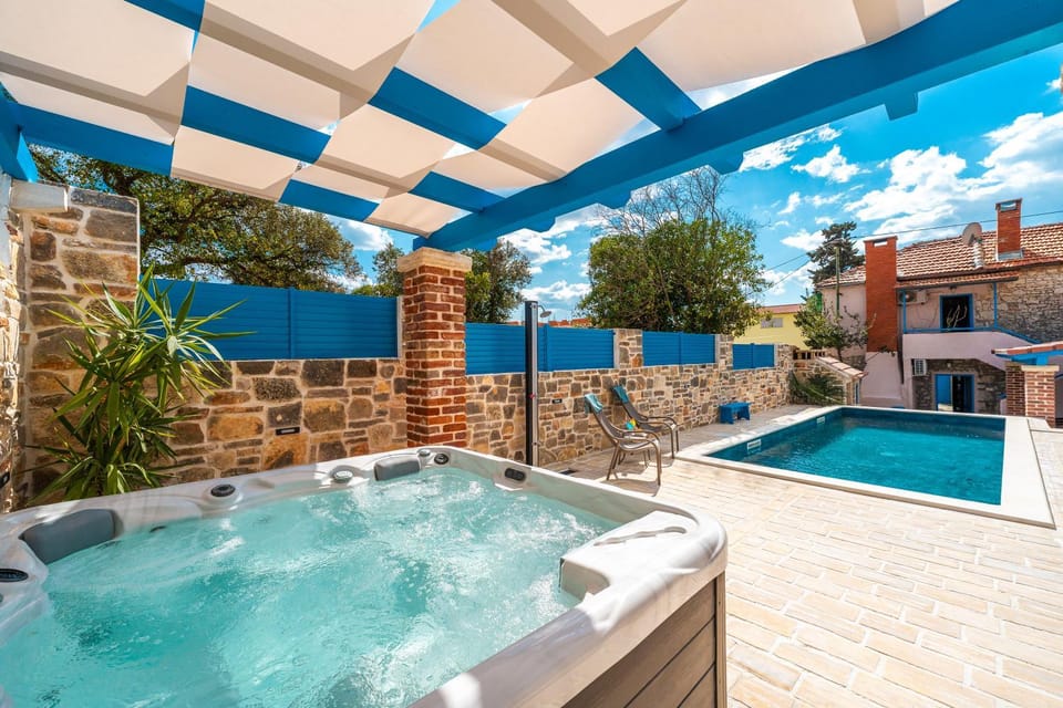 Property building, Swimming pool