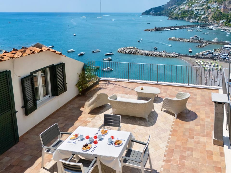 Natural landscape, Balcony/Terrace, Beach, City view, Sea view