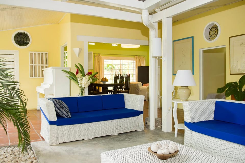 Communal lounge/ TV room