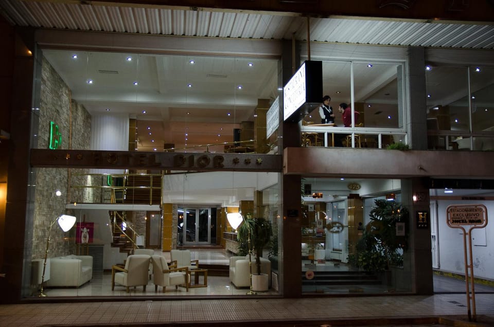 Nearby landmark, Facade/entrance, Shopping Area