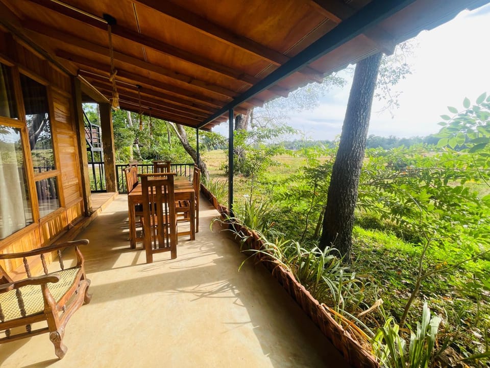 Day, Natural landscape, View (from property/room), Balcony/Terrace, Dining area, Garden view