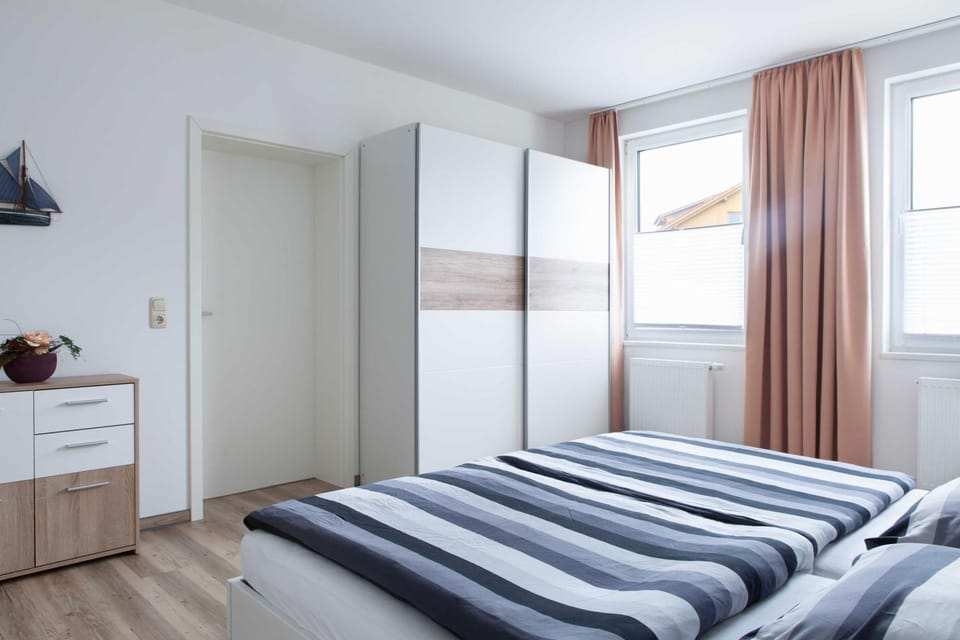 Bed, Bedroom, wardrobe