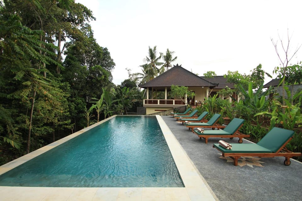 Day, Swimming pool