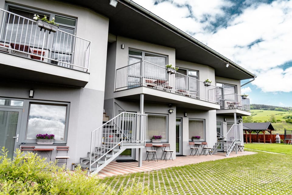 Property building, Garden, Balcony/Terrace