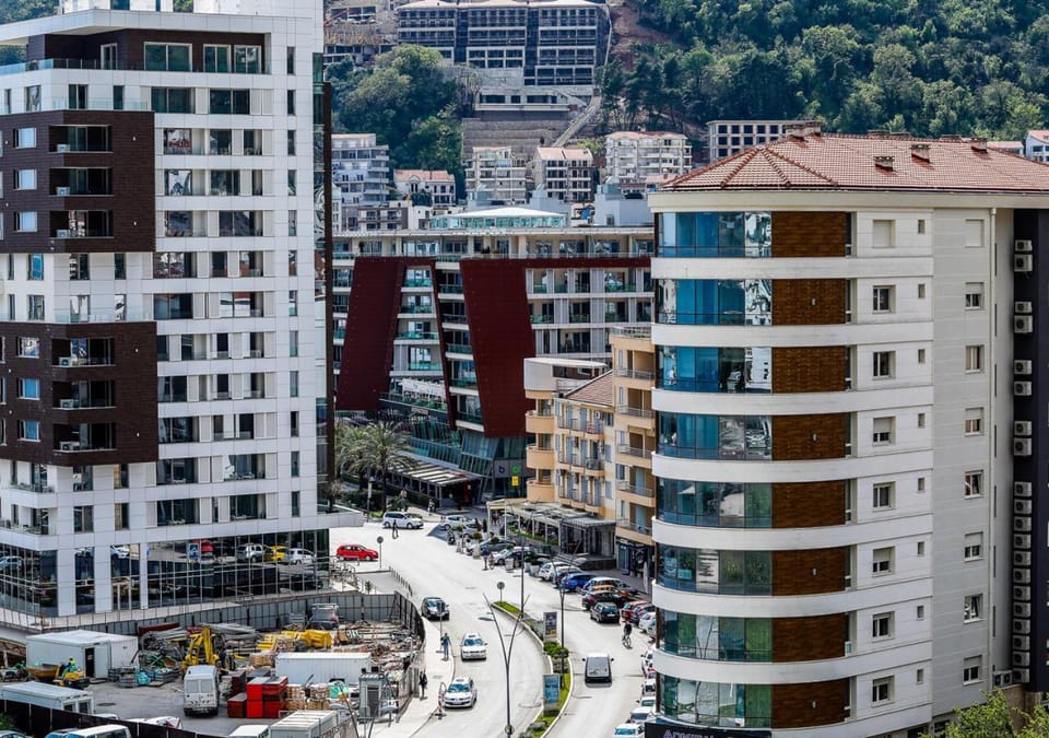 Nearby landmark, Neighbourhood, City view, Street view