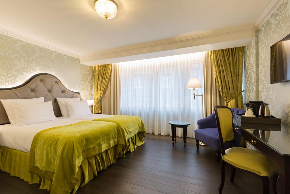 TV and multimedia, Photo of the whole room, Bedroom