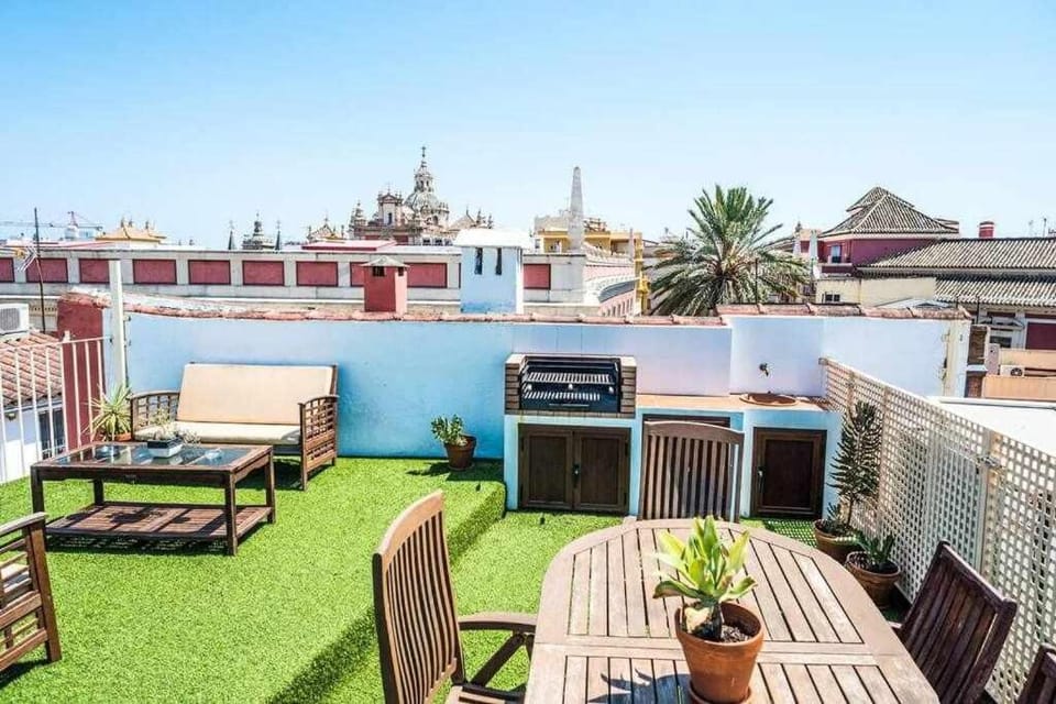 Ático con piscina junto catedral de Sevilla. Apartment in Seville
