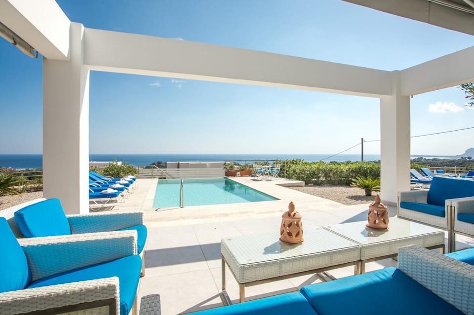 Patio, Day, Natural landscape, View (from property/room), Balcony/Terrace, Living room, Pool view, Sea view, Swimming pool, sunbed