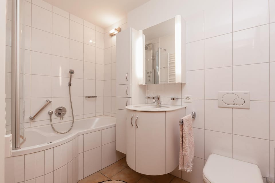 Bathroom, Decorative detail