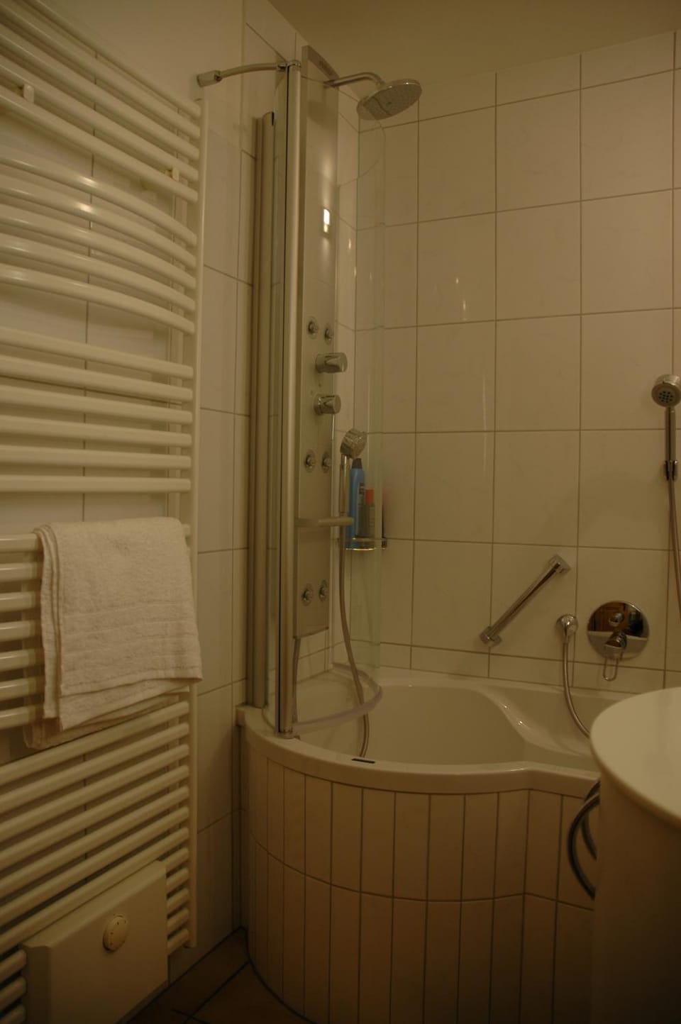 Shower, Bathroom, Spa and wellness centre/facilities