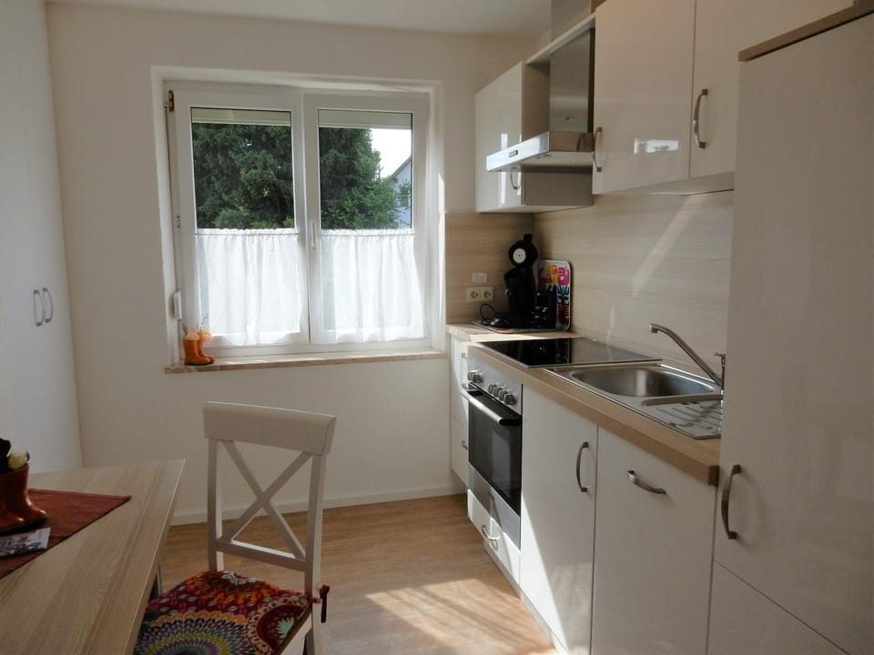 Kitchen or kitchenette, Dining area, dishwasher, minibar, pet friendly, stove